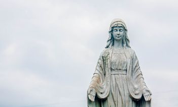 Sz�z M�ria szobor